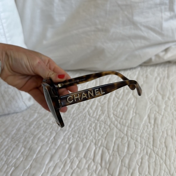 Authentic CHANEL square light tortoise logo sunglasses - Picture 6 of 11